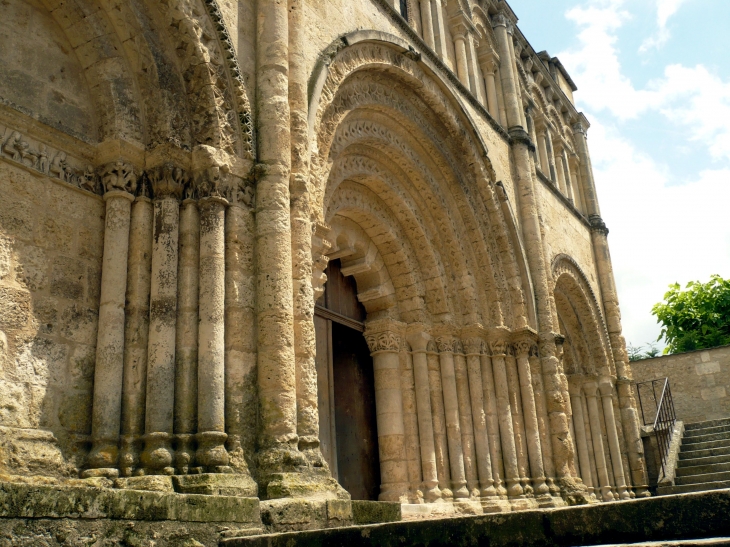 Le portail de l'église Saint-Jacques - Aubeterre-sur-Dronne