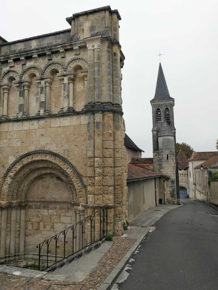 Le clocher de l'église Saint Jacques - Aubeterre-sur-Dronne
