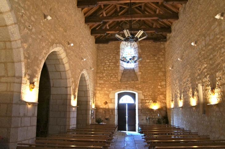 Eglise-saint sixte-la-nef-vers-le-portail - Aunac