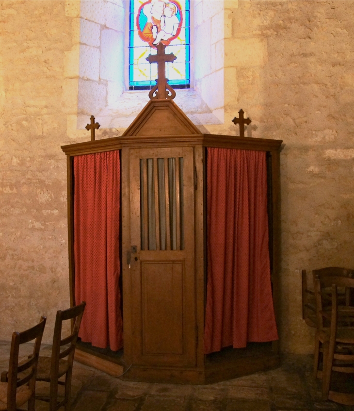 Le confessionnal de l'église Saint Sixte. - Aunac