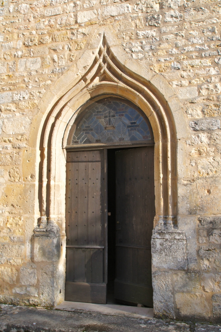 Eglise Saint Sixte : le portail. - Aunac