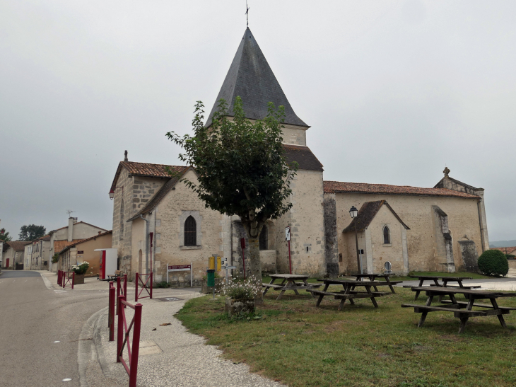 L'église - Bors (Canton de Montmoreau-Saint-Cybard)