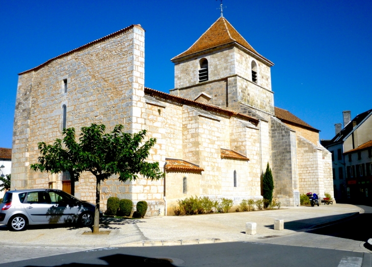 L'église romane Saint-Saturnin (12° siècle) - Chasseneuil-sur-Bonnieure