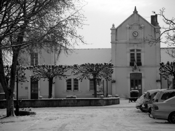 Mairie et écoles - Courcôme