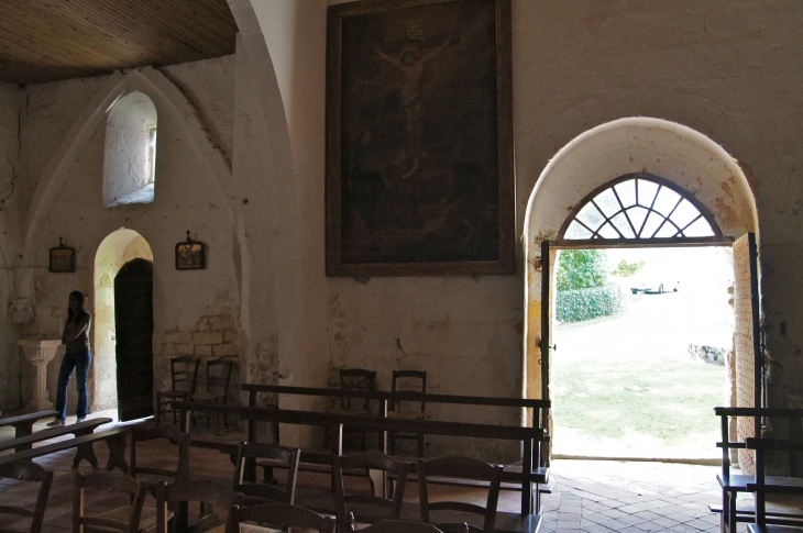 Les deux portes de l'église Saint-Pierre. - Édon