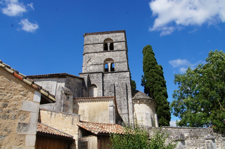 Le clocher et l'abside de l'églie Saint_pierre. - Édon