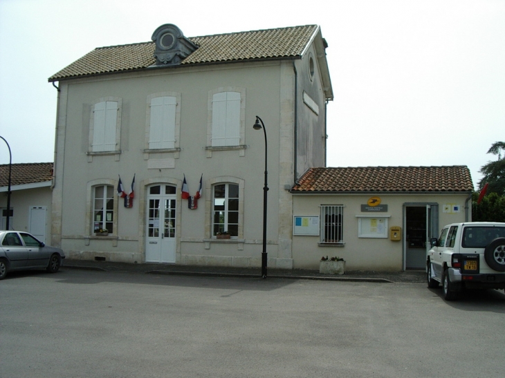 La mairie et la poste - Graves-Saint-Amant