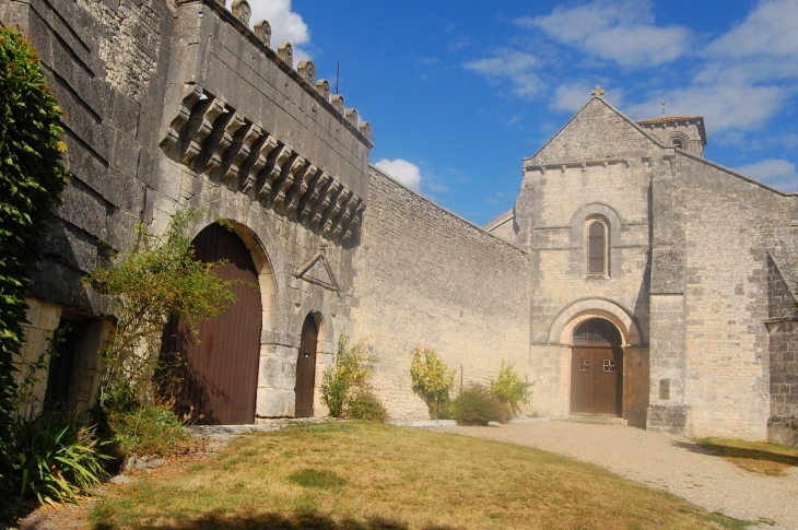 Eglise Saint  Martin  - Juillac-le-Coq