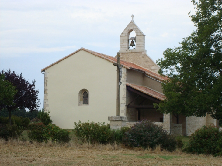 Eglise avec le calvaire - La Forêt-de-Tessé