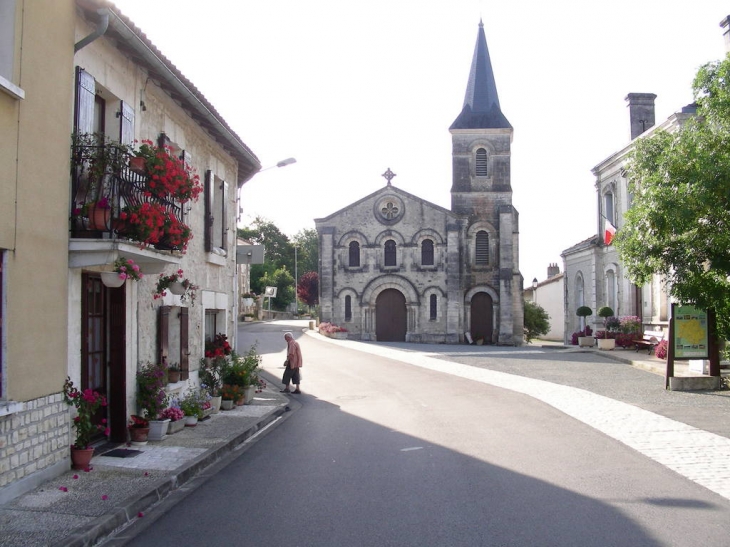 Laprade village et l'église