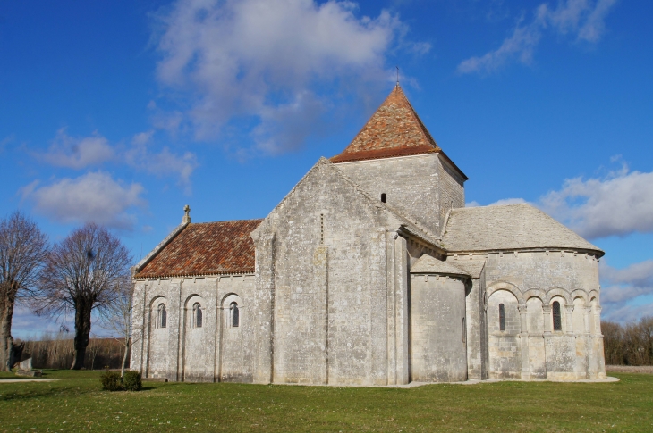 L'église du XIe siècle en 2014. - Lichères