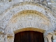 Le tympan sculpté de l'église Saint-Denis.