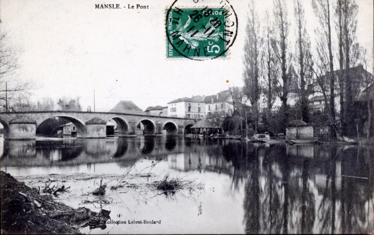 Le Pont, vers 1911 (carte postale ancienne). - Mansle