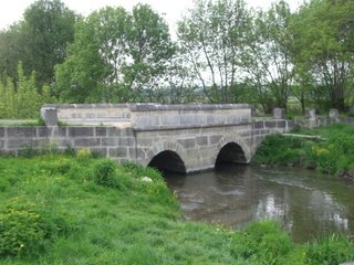 Pont rénové sur le charenton - Merpins