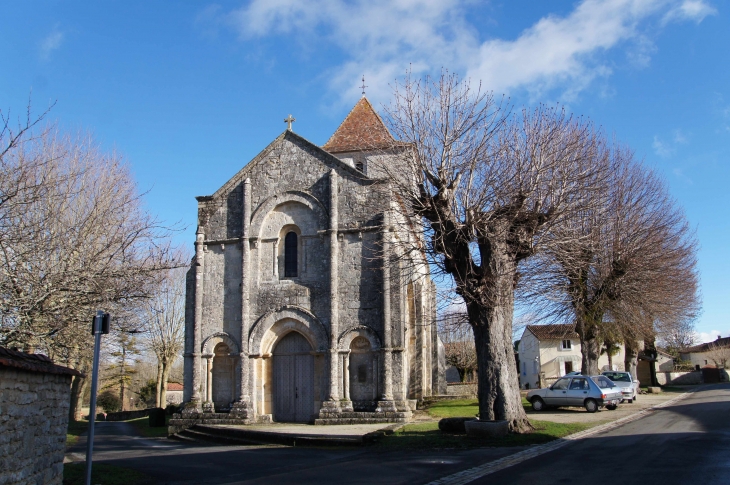 Eglise paroissiale Saint-Martial du XIIe siècle. - Mouton