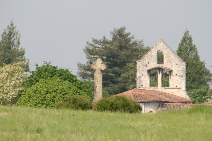 La croix et le clocher de Rouffiac - Plassac-Rouffiac