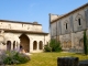 Le cloître : cette courfermée, située au sud de l'église abbatiale, conserve une galerie en élévation montrant les grandes phases de l'évolution de cet espace (XIe,XIIe,XIVe et XVIIe siècles.