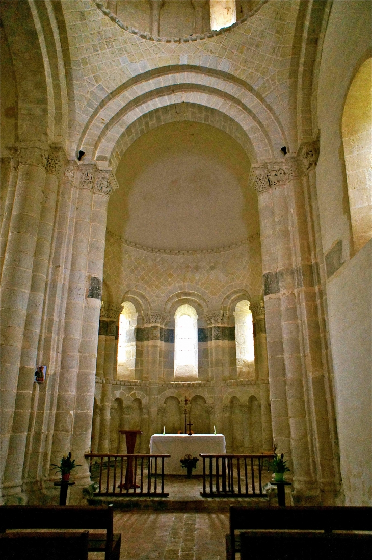 L'église Saint Jacques de Conzac : le choeur - Saint-Aulais-la-Chapelle