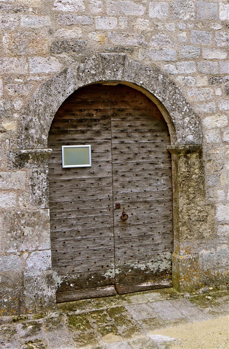 L'église Saint Jacques de Conzac : le portail - Saint-Aulais-la-Chapelle