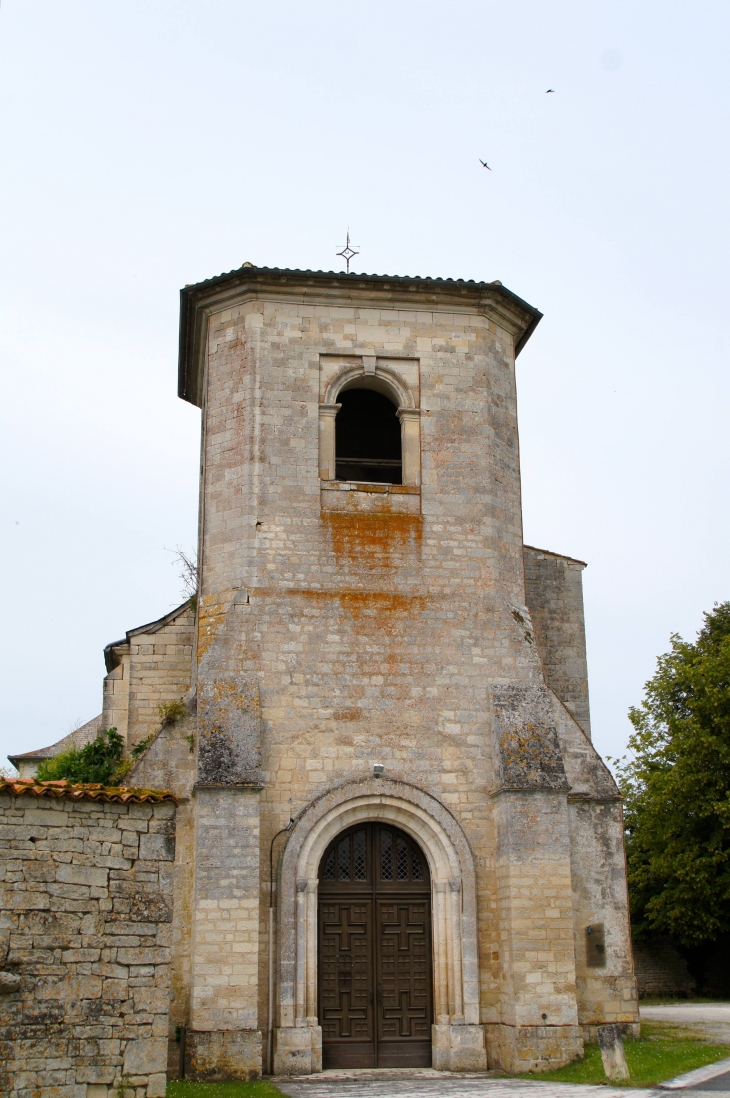 L'église Saint Pierre. - Saint-Fraigne