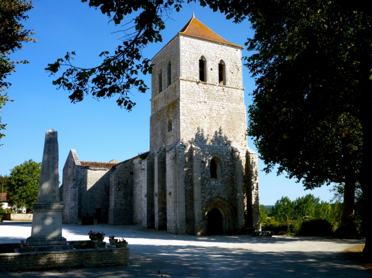 La superbe église romane de Saint-Front tant appréciée des touristes