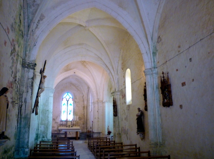 L'église, inscrite comme Monument Historique en 1956, a besoin de suventions pour être restaurée - Saint-Front