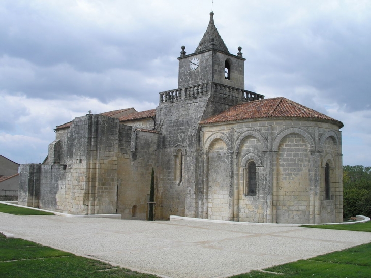 Eglise saint Maxime inscripte au monument de france - Saint-Même-les-Carrières