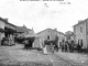 Un marchand ambulant sur la place, devant l'ancienne boucherie vers le début du XX ème siècle