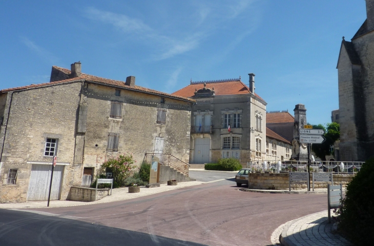 Photo à Tusson (16140) Tusson, 130145