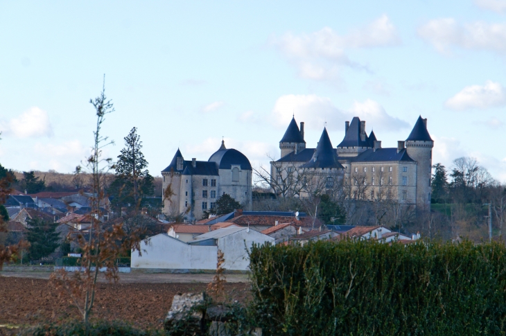 Le château. - Verteuil-sur-Charente