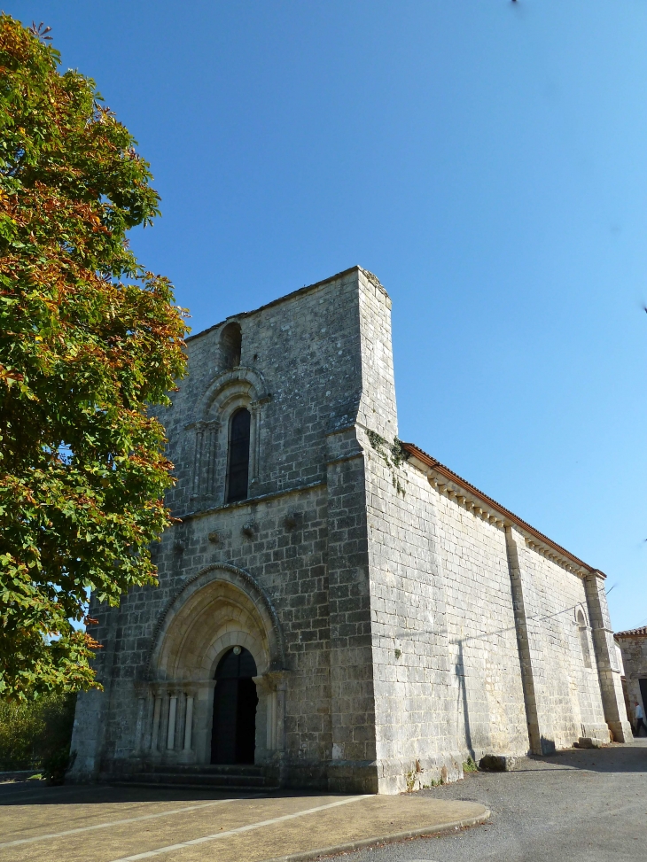 L'église Saint-Martin, origine romane. - Vouthon
