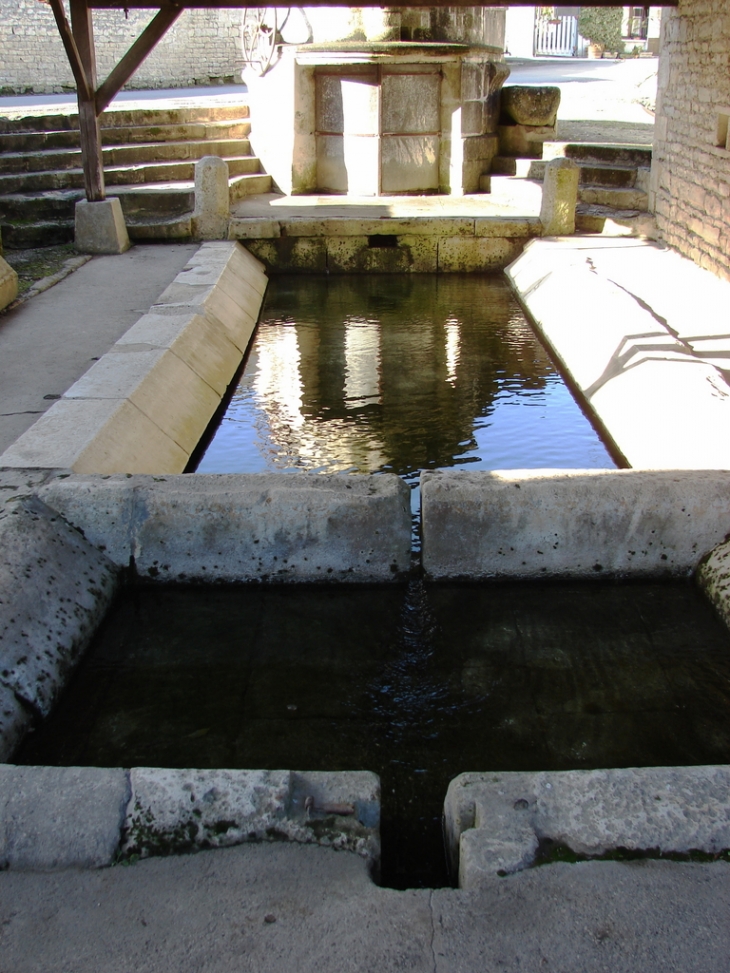 LE LAVOIR DU BOURG - Xambes