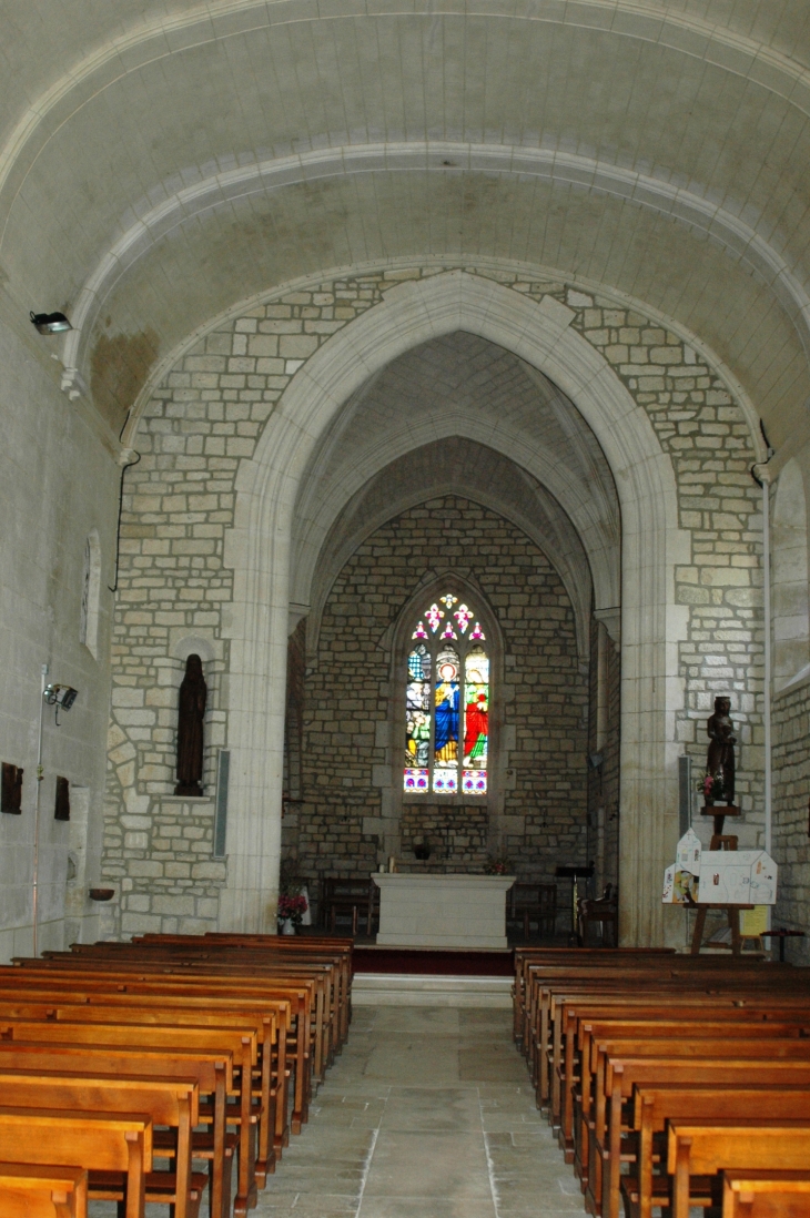 Eglise St Pierre la nef  - Aiffres