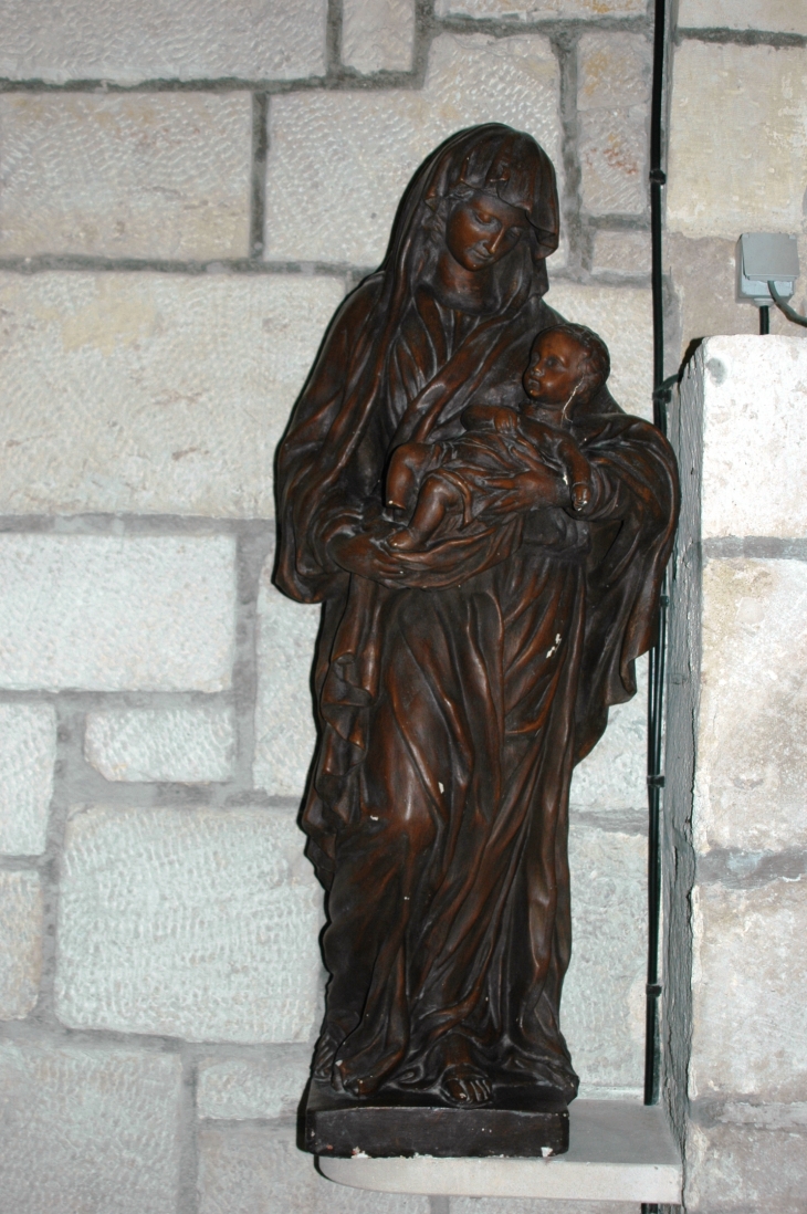 Statuette de St Pierre dans l'église de Aiffres