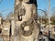 Photo suivante de Aiffres Une statuette d'ange sur une tombe dans le cimetière de Aiffres 