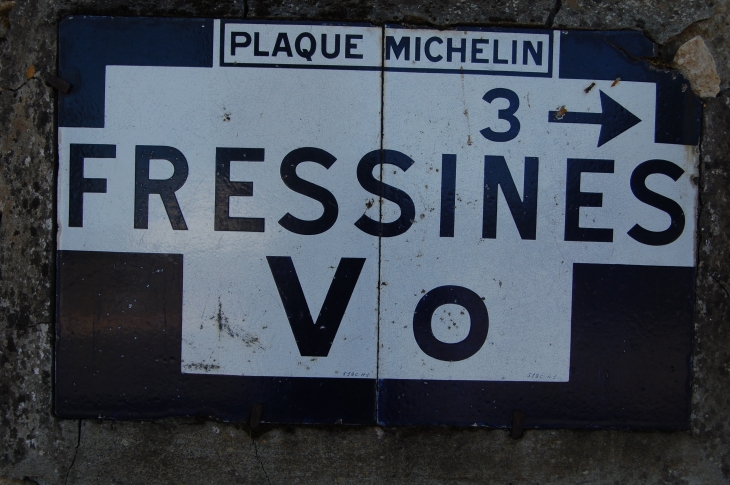 Plaques-michelin-vestiges-routiers-des-anees-1930 - Aigonnay