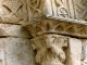 Détail : chapiteau sculpté de l'église du XIIe siècle.