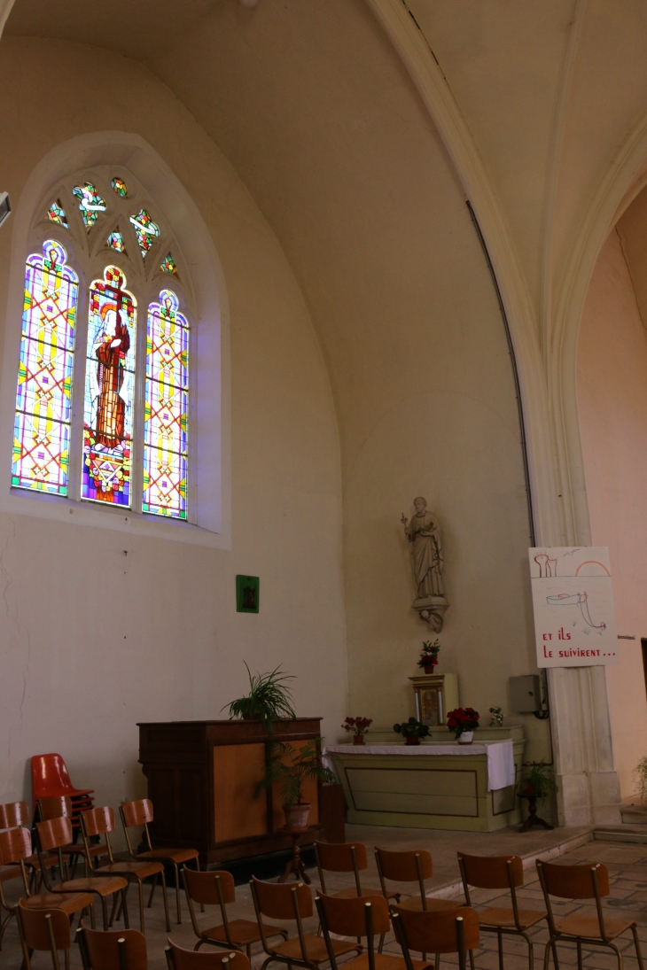 Chapelle latérale gauche de l'église Saint Cyr. - Arçais