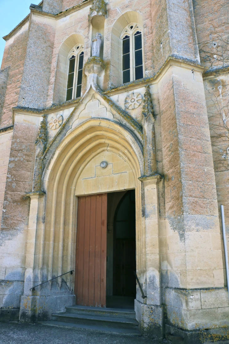Portail de l'église Saint Cyr. - Arçais