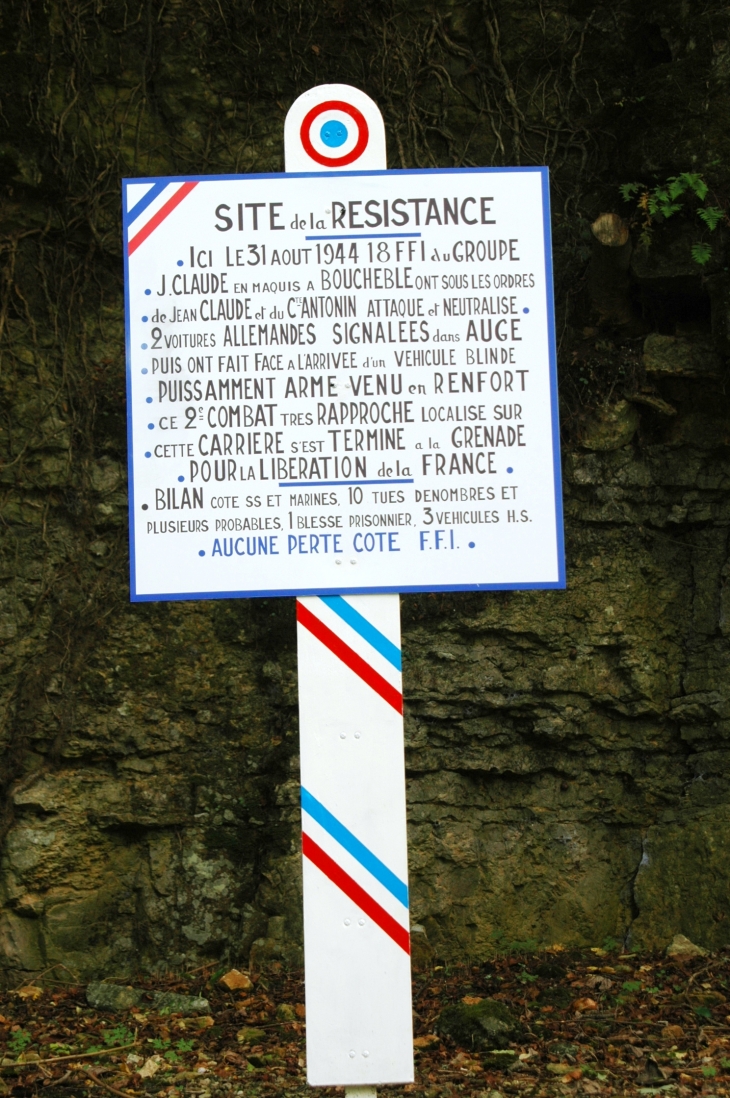 Nouveau panneau restauré , site de la resistance  - Augé