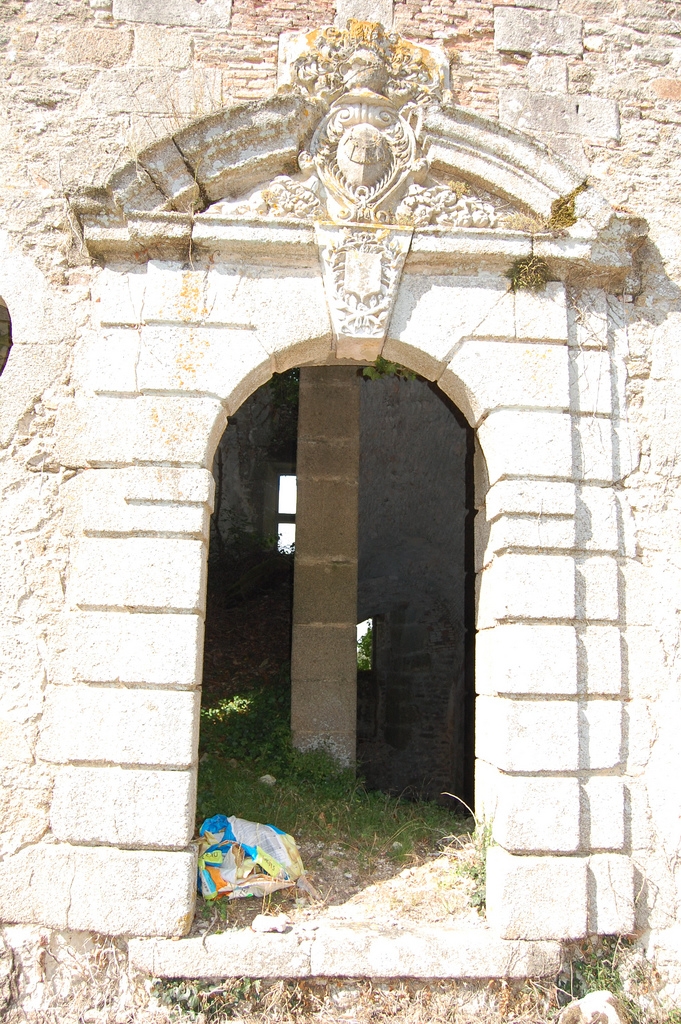 Portail du chateau en ruine de La Meilleraye  - Beaulieu-sous-Parthenay