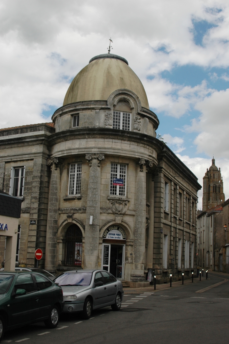 Ancienne Poste , belle architecture XIX éme - Bressuire