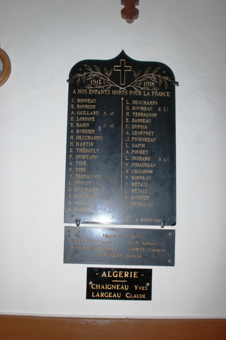 Memorial des soldats morts pour la France église - Chantecorps