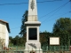 Photo suivante de Chantecorps Monument aux Morts pour la France 