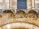 Détail : corniche au dessus du portail de la façade occidentale de Saint Chartier.