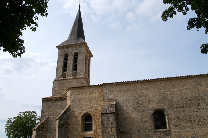 Eglise Notre-Dame du XIIe siècle. - Chenay