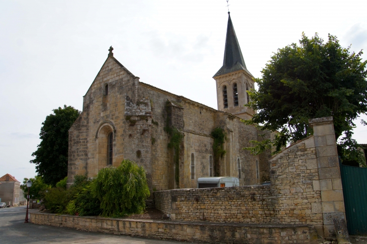 L'église Notre Dame du XIIe siècle. - Chenay