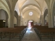 Eglise de la Sainte Trinité : la nef vers le portail.