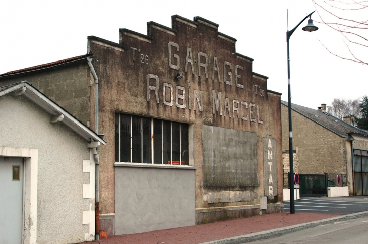 Ancien garage année 1930 - Coulonges-sur-l'Autize