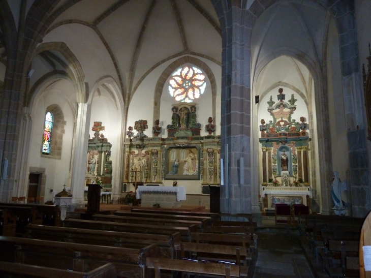 Retable remarquable dans l'église Saint Rémi  - Courlay